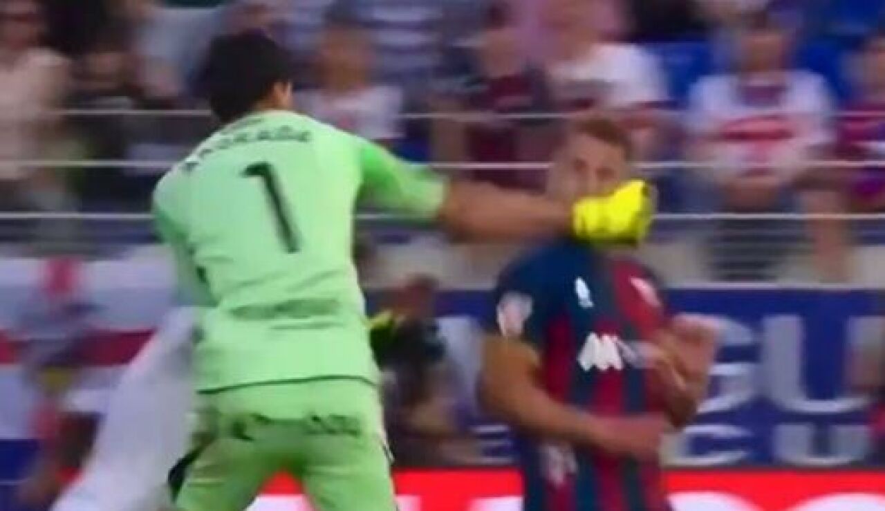 Pu&ntilde;etazo de Andrada a Pulido