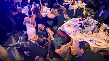 Personas agachadas Personas agachadas