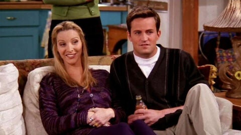 Lisa Kudrow y Matthew Perry en Friends