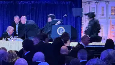 Las impactantes imágenes del momento en el que desalojan a Trump y Vance durante el intento de atentado Las impactantes imágenes del momento en el que desalojan a Trump y Vance durante el intento de atentado