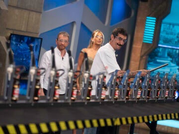 &iexcl;Incre&iacute;ble! Bad Gyal alucina con el "domin&oacute; de ca&ntilde;as" de El Hormiguero