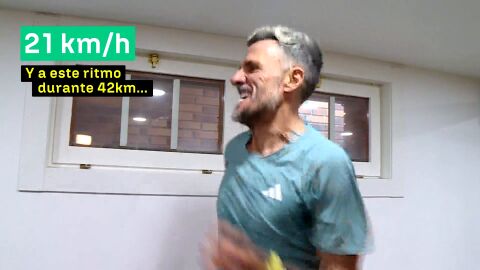 Chema Mart&iacute;nez, emulando el ritmo de carrera de Sabastian Sawe