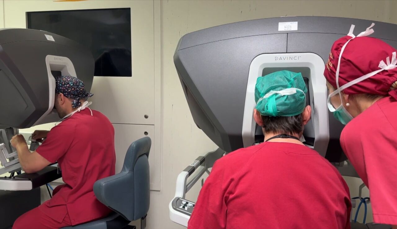 La Paz, centro pionero en reconstrucci&oacute;n mamaria asistida por robot.