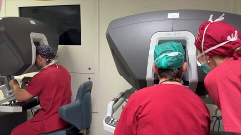 La Paz, centro pionero en reconstrucci&oacute;n mamaria asistida por robot.