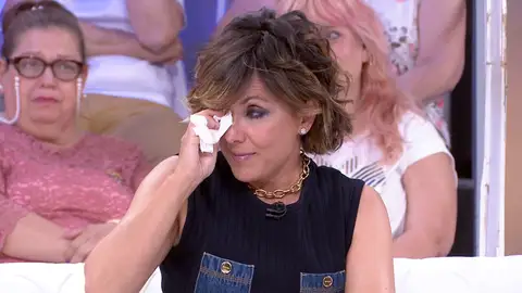 Sonsoles Ónega rompe a llorar al ver los recuerdos de su infancia en la aldea gallega de Mosteiro Sonsoles Ónega rompe a llorar al ver los recuerdos de su infancia en la aldea gallega de Mosteiro