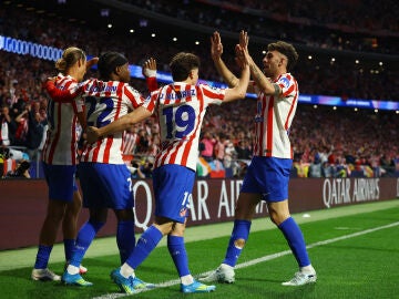 Los futbolistas del Atl&eacute;tico de Madrid celebran un gol en la Champions League