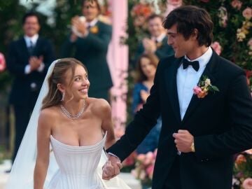 Sydney Sweeney y Jacob Elordi en la boda de Cassie y Nate en la temporada 3 de Euphoria