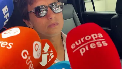 Roca Rey atendiendo a la prensa Roca Rey atendiendo a la prensa