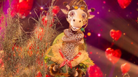 Jirafa derrocha romanticismo y agilidad con el cl&aacute;sico &lsquo;No puedo vivir sin ti&rsquo;