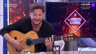 Manuel Carrasco canta en directo y hace un homenaje a su Huelva natal