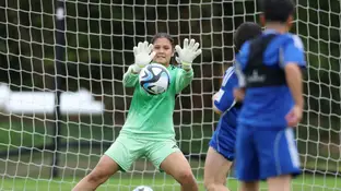 Mujeres refugiadas afganas entrenan en Inglaterra Mujeres refugiadas afganas entrenan en Inglaterra
