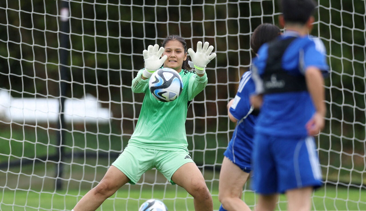 Mujeres refugiadas afganas entrenan en Inglaterra