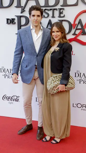Javier García Obregón y Eugenia Gil posando para la prensa Javier García Obregón y Eugenia Gil posando para la prensa