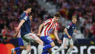 Declan Rice y Juli&aacute;n &Aacute;lvarez, cara a cara