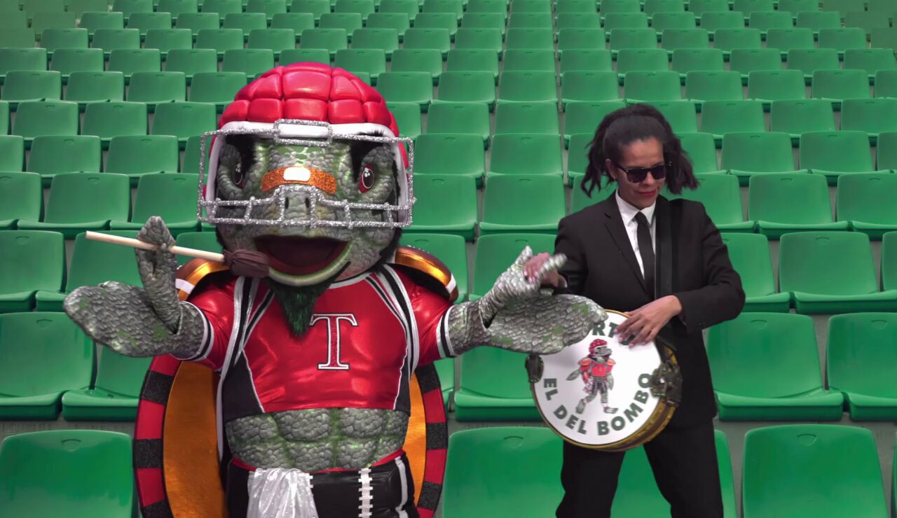 Tortuga, &ldquo;el terror de la Super Bowl&rdquo;, afirma ser fan de Raffaella Carr&agrave; en sus pistas
