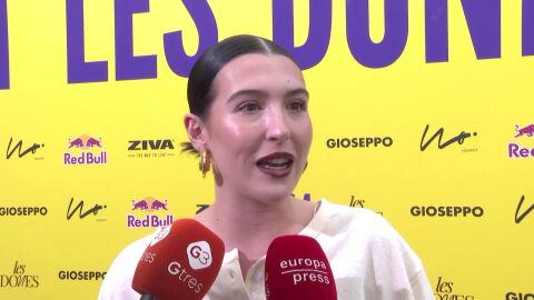 Alba Díaz hablando con la prensa