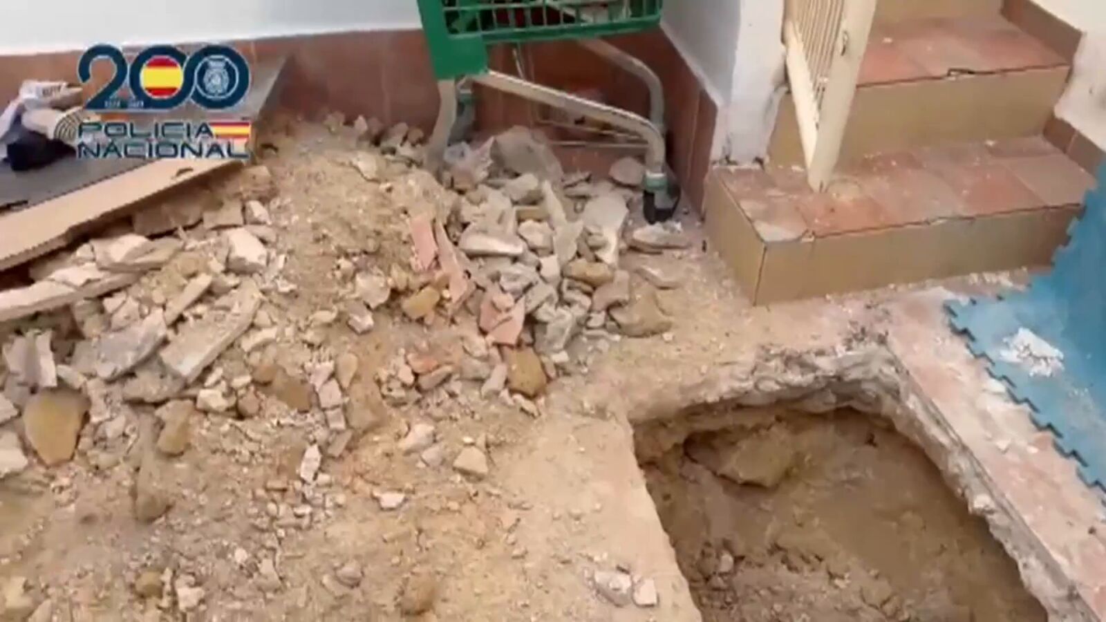 Sepultado a dos metros bajo tierra, bajo una capa de hormigón y envuelto en plástico, así se encontró el cadáver que podría ser de Jesús Tavira