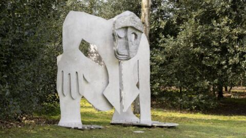 Pieza del brit&aacute;nico Thomas Houseago en los jardines de Banca March.