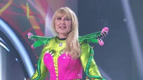 Cayetana Guillén Cuervo, desenmascarada bajo las hojas de Planta carnívora Cayetana Guillén Cuervo, desenmascarada bajo las hojas de Planta carnívora