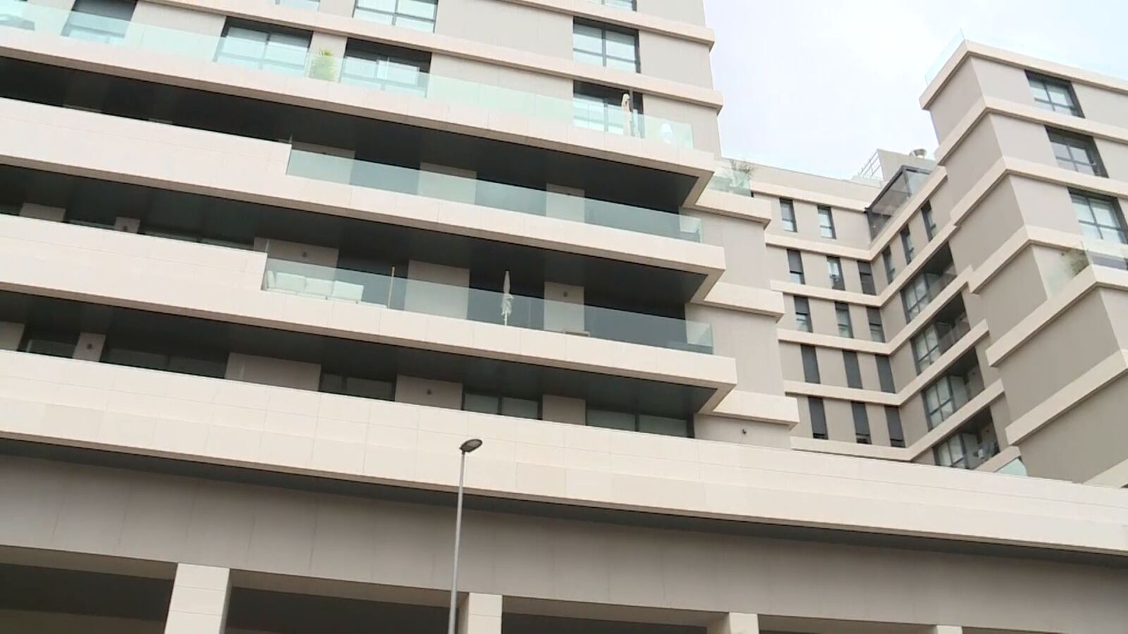 Una comunidad de vecinos de Vigo prohíbe fumar en las terrazas y ventanas de las viviendas