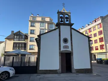 La instalación de la terraza de un bar en el atrio de una capilla La instalación de la terraza de un bar en el atrio de una capilla