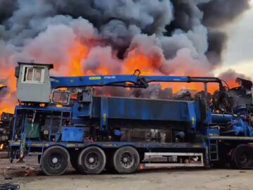 Incendio en un desg&uuml;ace en Alicante
