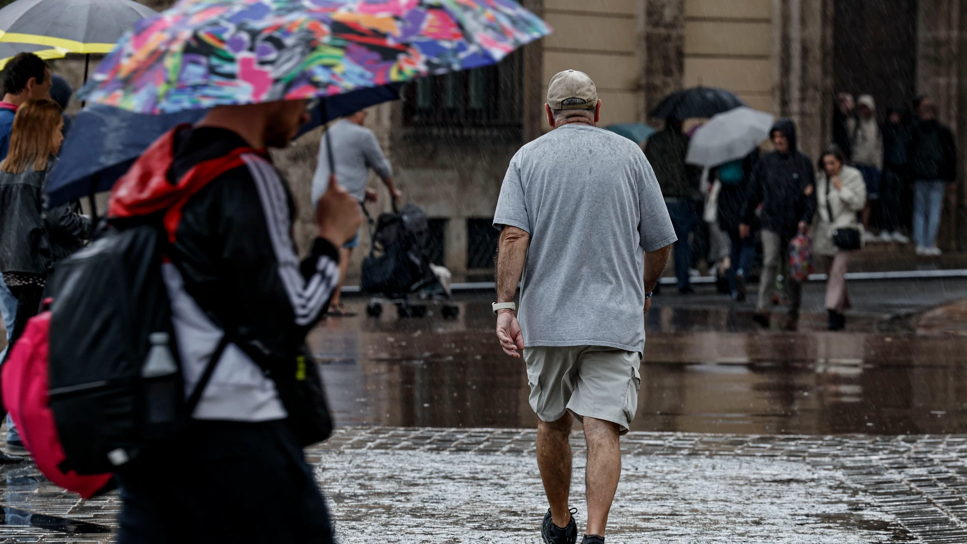 El puente de mayo comienza con lluvias en el este y temperaturas propias de la época El puente de mayo comienza con lluvias en el este y temperaturas propias de la época