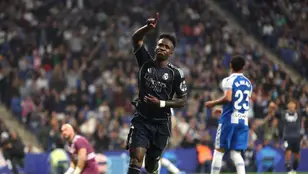Vinicius celebra uno de sus dos goles ante el Espanyol