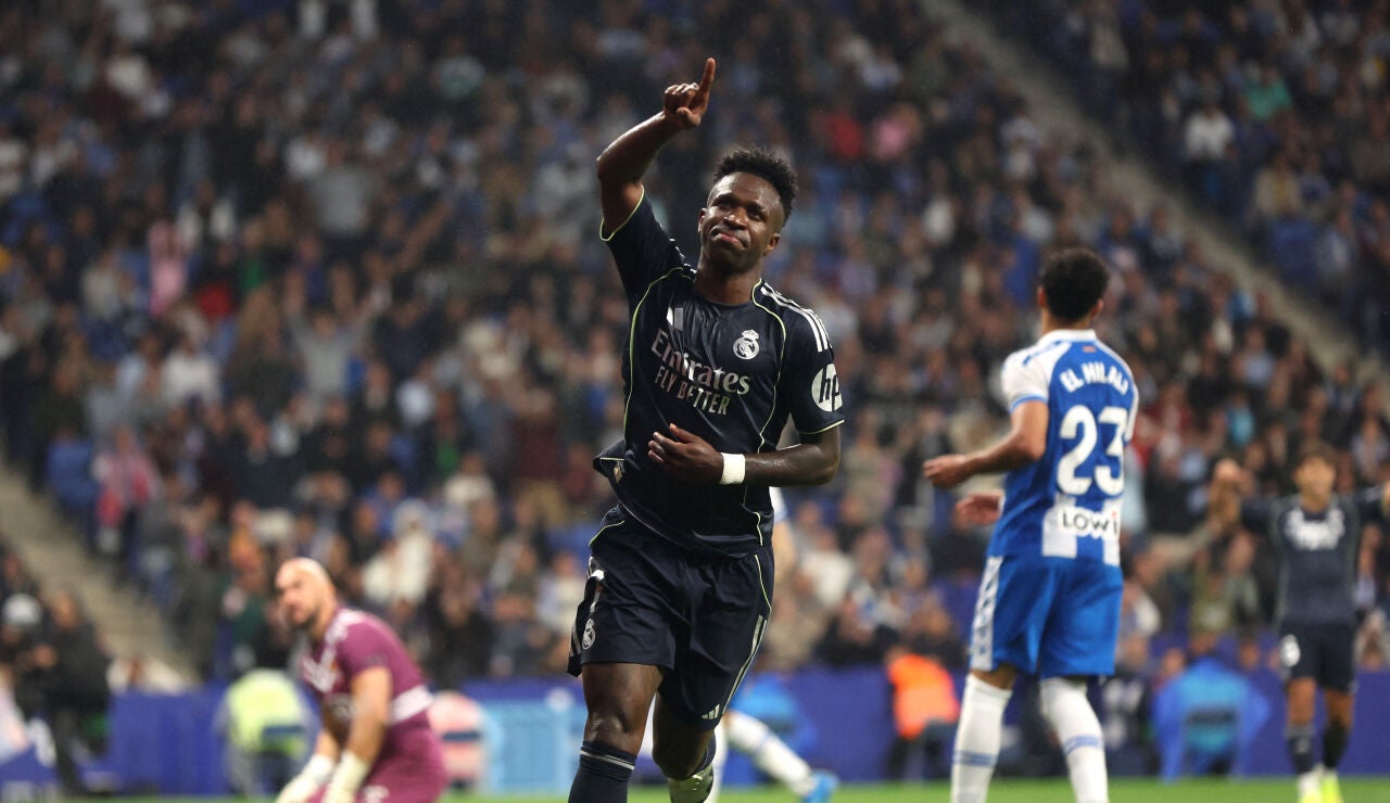 Vinicius celebra uno de sus dos goles ante el Espanyol