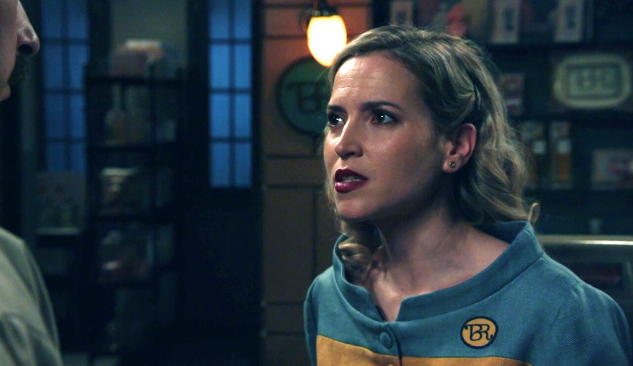 &iexcl;Terror en la tienda! Valentina se arma de valor y se enfrenta a Rodrigo para salvar a Cloe 