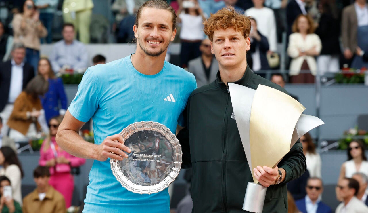 Zverev y Sinner tras la final en la Caja M&aacute;gica