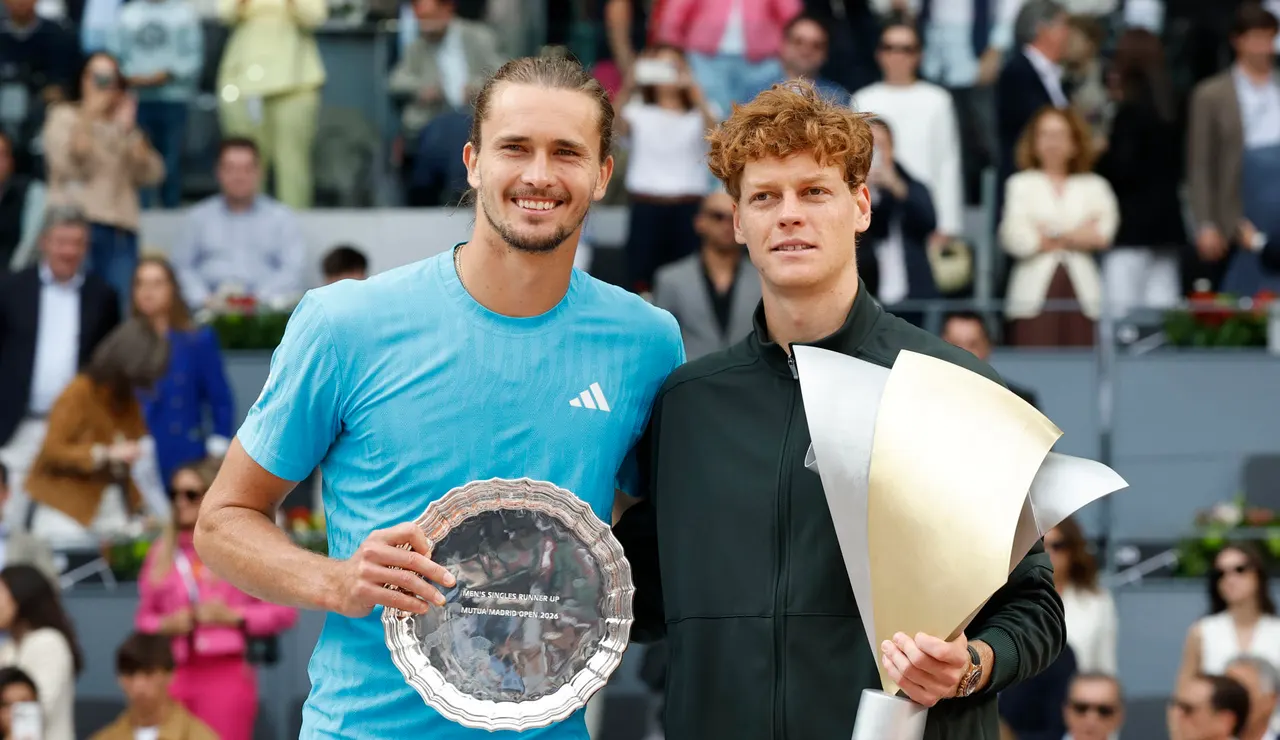 Zverev y Sinner tras la final en la Caja Mágica