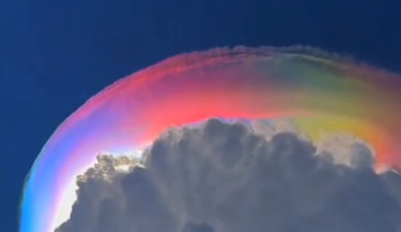 Nube nacarada en Indonesia