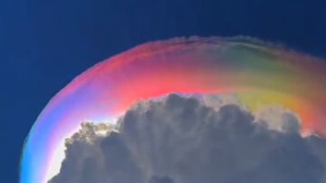 Nube nacarada en Indonesia