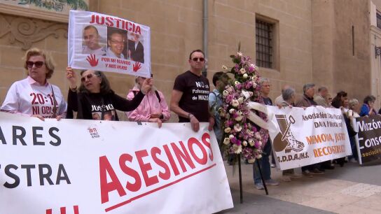 V&iacute;ctimas de la DANA a las puertas de la Generalitat