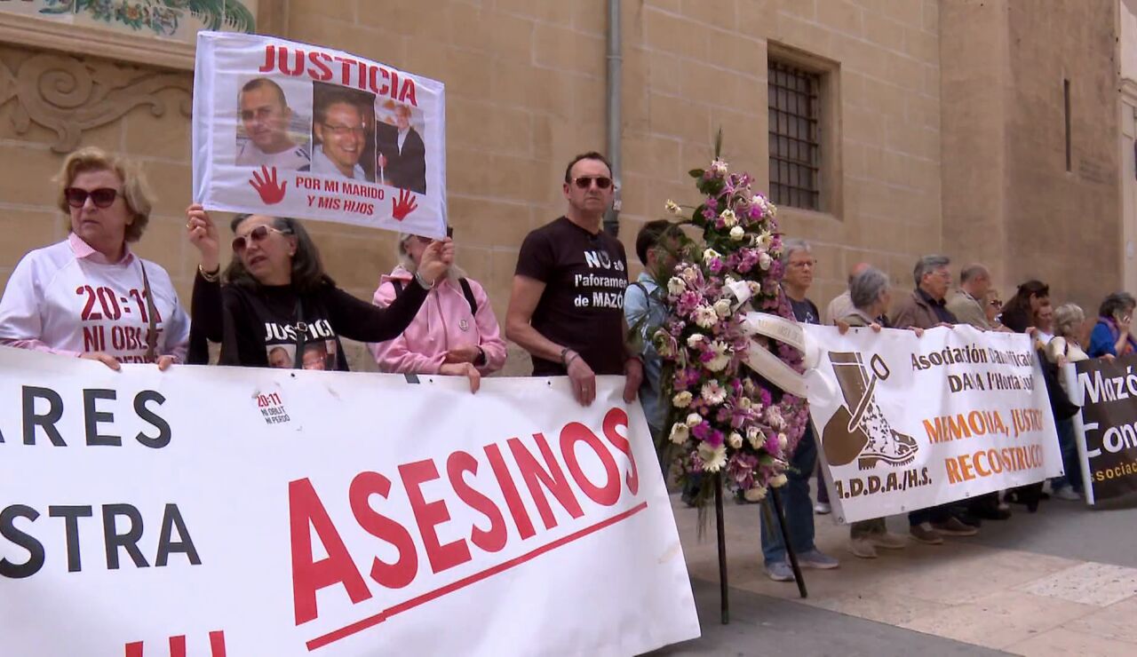 V&iacute;ctimas de la DANA a las puertas de la Generalitat