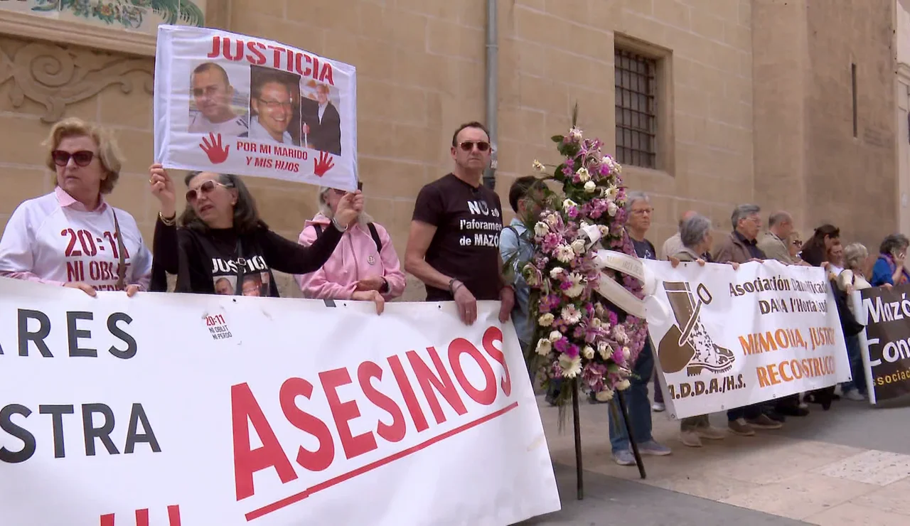 Víctimas de la DANA a las puertas de la Generalitat