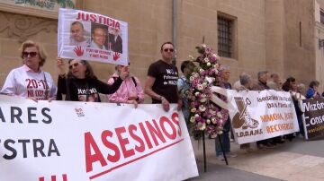 V&iacute;ctimas de la DANA a las puertas de la Generalitat