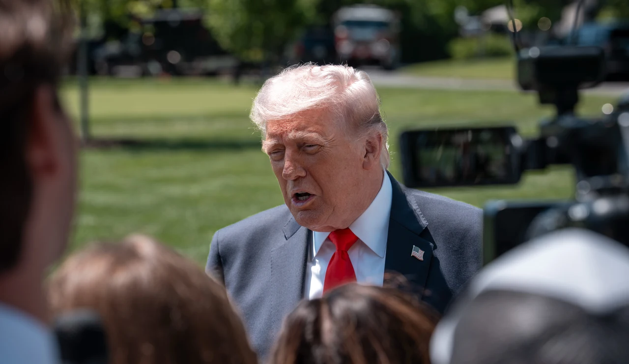 Trump resalta que EEUU actúa "como los piratas" en el estrecho de Ormuz