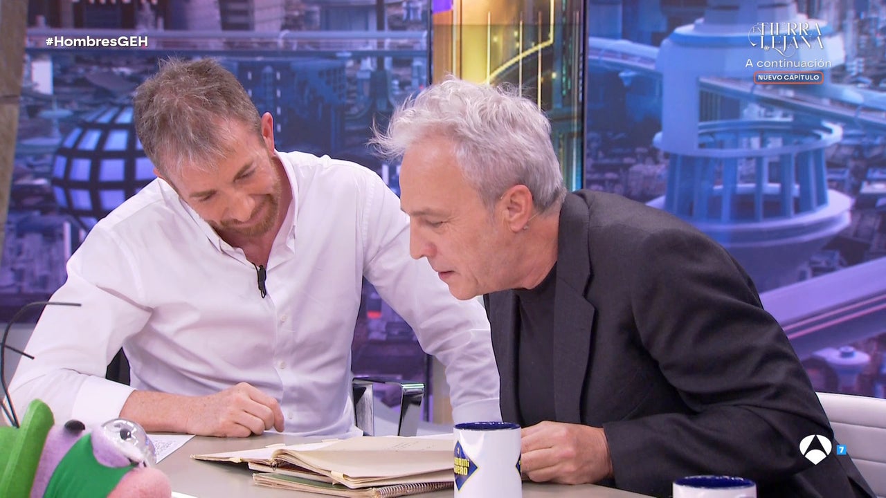David Summers enseña, en exclusiva, los cuadernos con todas las letras de Hombres G