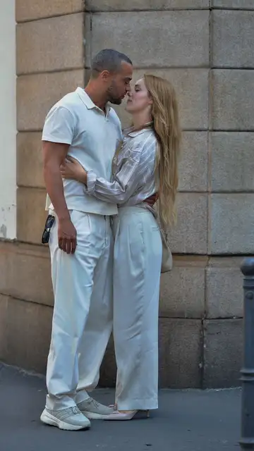 Alejandra Onieva y Jesse Williams se besan en la calle Alejandra Onieva y Jesse Williams se besan en la calle