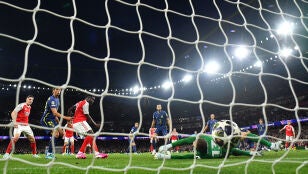 Ska bate a Oblak en el Emirates Stadium