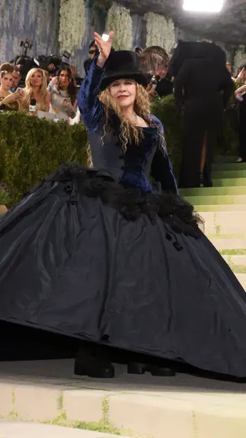 Stevie Nicks en la MET Gala 2026 vesitida de Galliano para Zara Stevie Nicks en la MET Gala 2026 vesitida de Galliano para Zara
