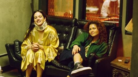 Rosal&iacute;a y Zendaya en el 3x04 de Euphoria
