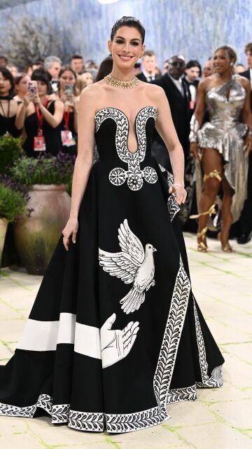 Anne Hathaway en la MET Gala 2026