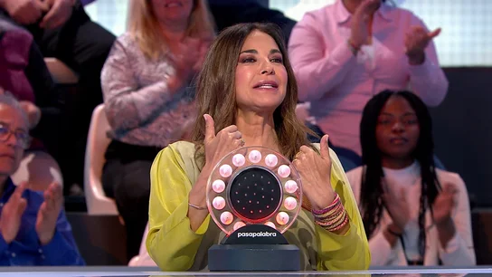 El lío de Dani Muriel por ser generoso en Pasapalabra: su decisión salomónica entre Mariló Montero y Raquel Sánchez Silva El lío de Dani Muriel por ser generoso en Pasapalabra: su decisión salomónica entre Mariló Montero y Raquel Sánchez Silva