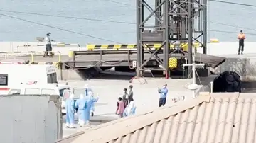 Evacuación de los pasajeros infectados por hantavirus Evacuación de los pasajeros infectados por hantavirus