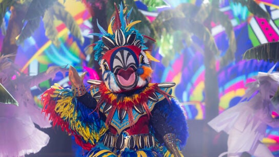 Loro se convierte en Dani Fern&aacute;ndez y monta una fiesta en Mask Singer con &lsquo;Me has invitado a bailar&rsquo; 