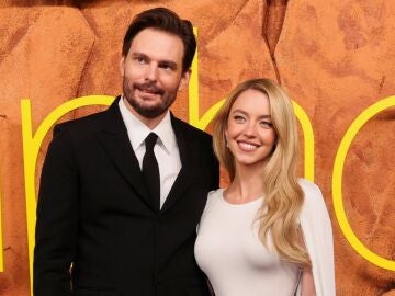 Sam Levinson y Sydney Sweenye en la premiere de la temporada 3 de Euphoria