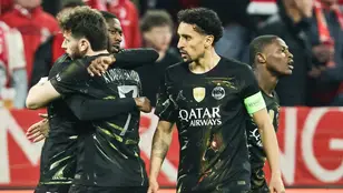 Ousmane Dembele celebra su gol en el Allianz Arena